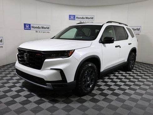 New 2025 Honda Pilot TrailSport image 3