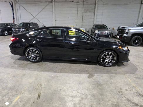 Used 2019 Toyota Avalon XSE w/ All Weather Liner Package FWD image 14