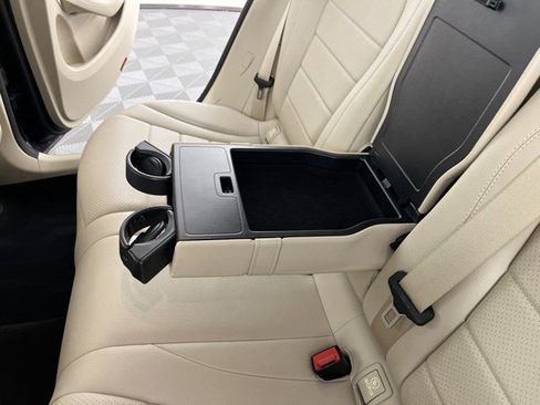 Used 2019 Mercedes-Benz GLC 300 4MATIC image 40