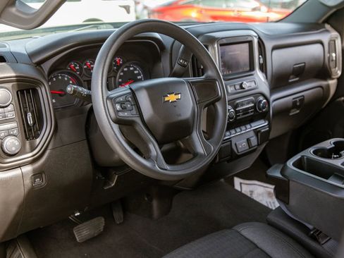 Used 2022 Chevrolet Silverado 1500 Custom image 9