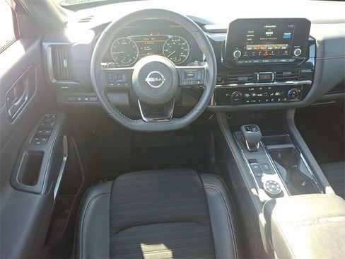 Used 2025 Nissan Pathfinder Rock Creek image 11