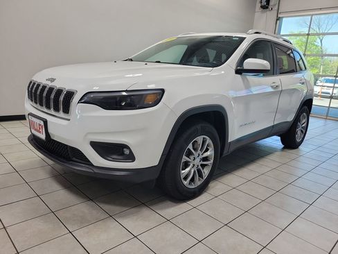 Used 2019 Jeep Cherokee Latitude Plus w/ Comfort/Convenience Group AWD/4WD image 3