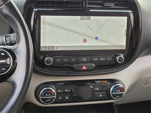 Used 2023 Kia Soul EX image 22