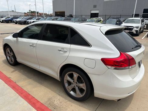 Used 2011 Toyota Venza w/ Comfort Pkg FWD image 2