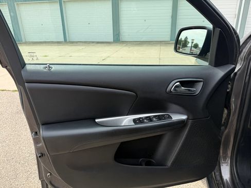 Used 2017 Dodge Journey SXT w/ Comfort/Convenience Group AWD/4WD image 15