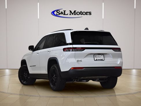 New 2026 Jeep Grand Cherokee Altitude AWD/4WD image 5
