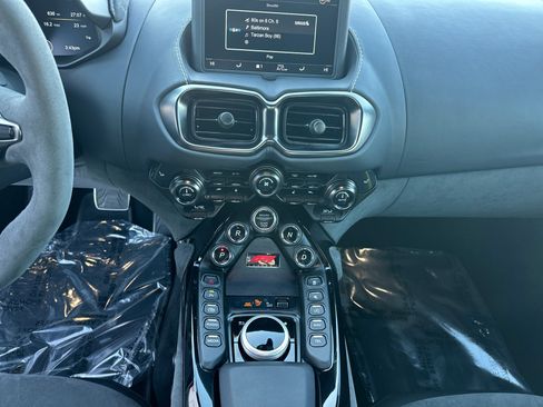 Used 2022 Aston Martin V8 Vantage Coupe image 10