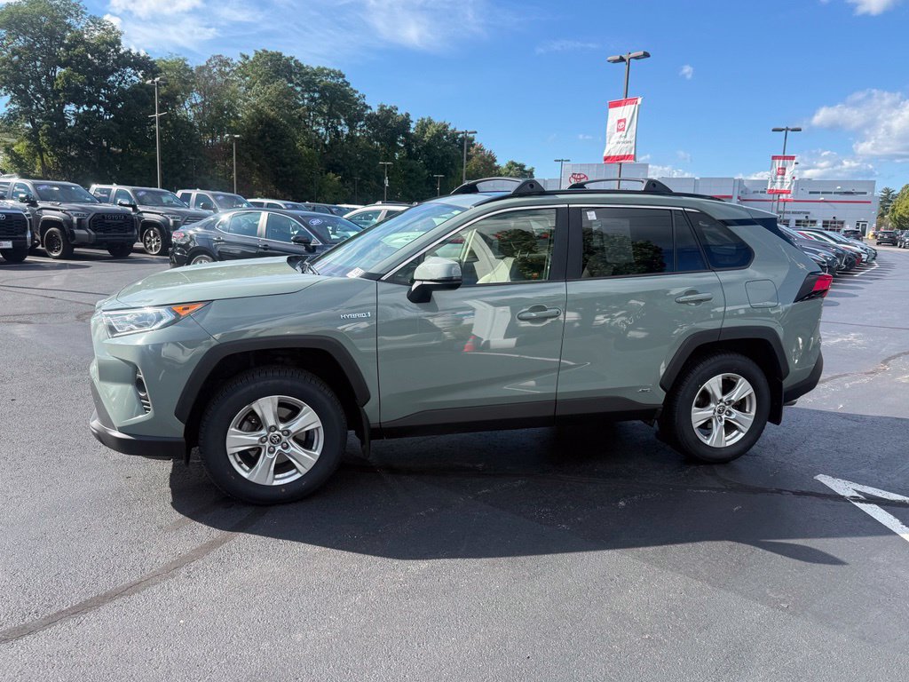 Used 2021 Toyota RAV4 XLE w/ Convenience Package AWD/4WD image 3