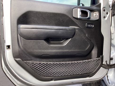 Used 2023 Jeep Gladiator Sport image 30