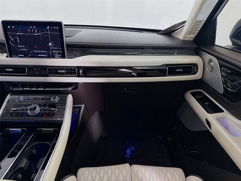 Used 2023 Lincoln Aviator Black Label w/ Dynamic Handling Package AWD/4WD image 31