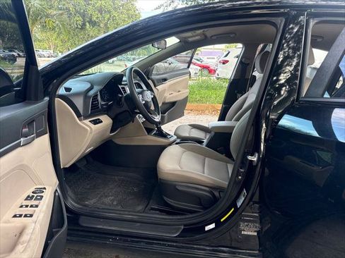 Used 2020 Hyundai Elantra SE FWD image 16