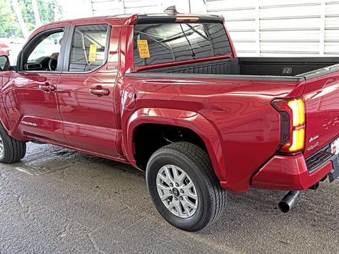 Used 2025 Toyota Tacoma SR5 AWD/4WD image 5
