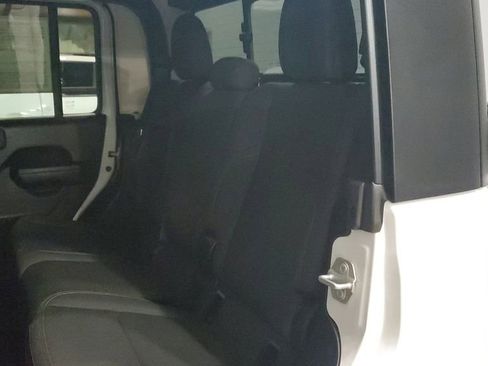 Used 2024 Jeep Gladiator Sport image 13