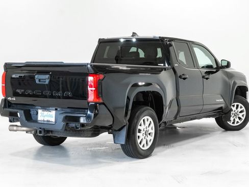Used 2024 Toyota Tacoma SR5 AWD/4WD image 33