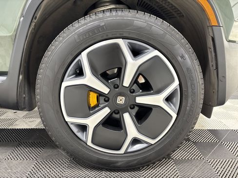 Used 2024 Rivian R1S Adventure AWD/4WD image 11