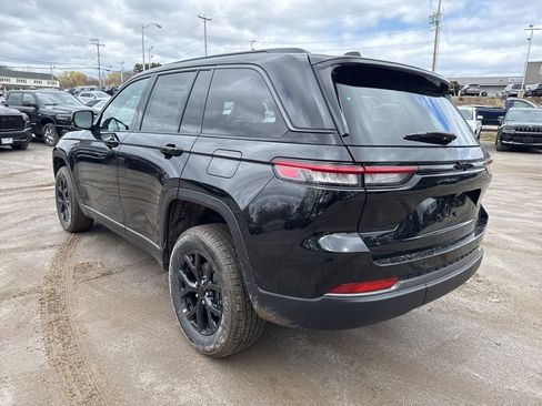 New 2026 Jeep Grand Cherokee Altitude AWD/4WD image 3