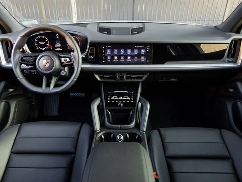 Certified 2026 Porsche Cayenne AWD/4WD image 12