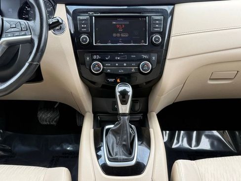 Used 2020 Nissan Rogue SV image 29