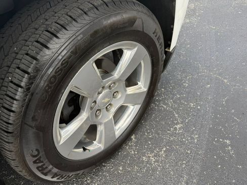 Used 2019 Chevrolet Tahoe LS w/ All-Season Package RWD image 6