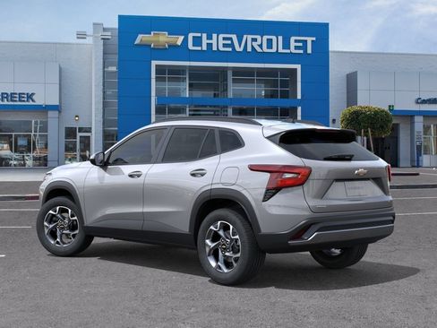 New 2026 Chevrolet Trax LT w/ Driver Confidence Package FWD image 5