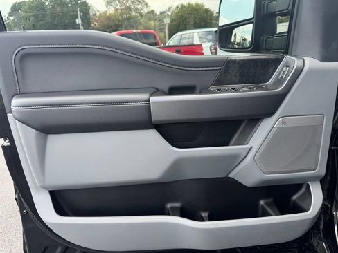 Used 2025 Ford F250 XLT w/ Black Appearance Package AWD/4WD image 2
