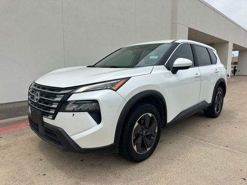 Used 2024 Nissan Rogue SV FWD image 3