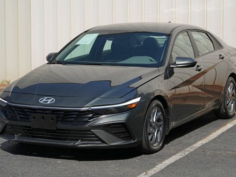 Used 2024 Hyundai Elantra Blue FWD image 44