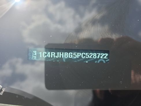 Used 2023 Jeep Grand Cherokee Limited w/ Trailer Tow Prep Group (B) AWD/4WD image 34