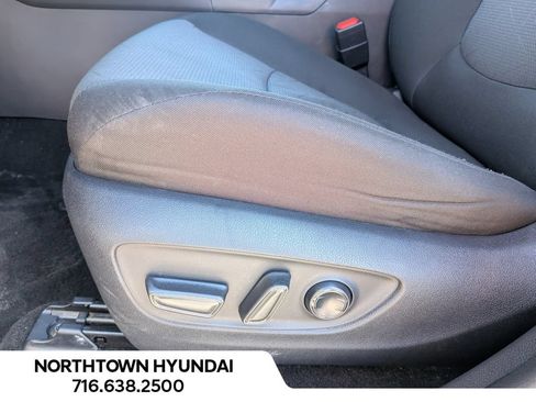 Used 2025 Toyota RAV4 XLE AWD/4WD image 29