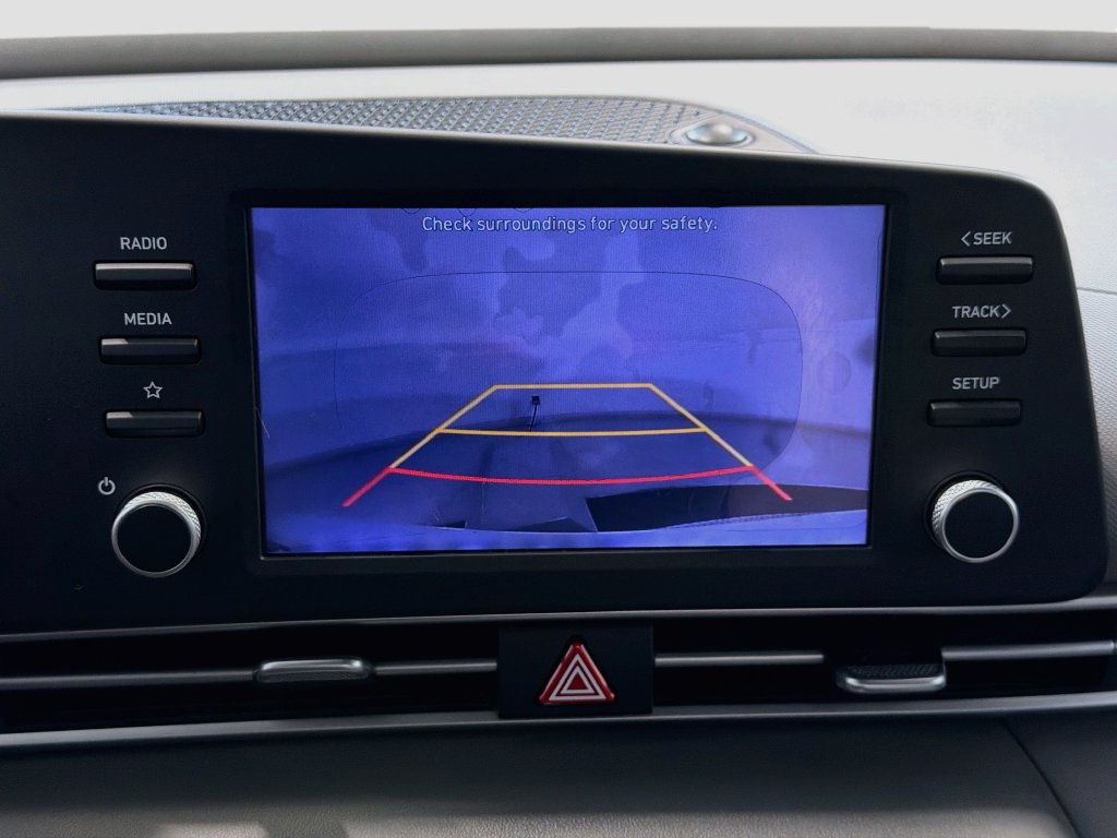 Used 2021 Hyundai Elantra SE FWD image 15