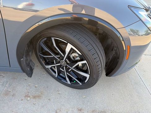 Used 2024 Toyota Prius Prime Premium w/ Advanced Technology Package FWD image 32