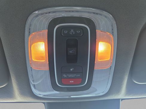Used 2025 Hyundai Elantra SEL FWD image 11