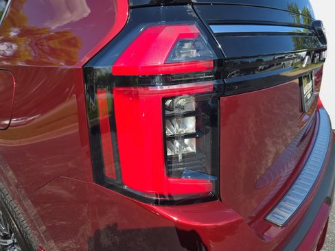 New 2026 Nissan Armada SL w/ Captain's Chari Seat Package AWD/4WD image 32