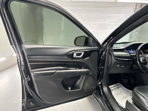 Used 2022 Jeep Compass Latitude w/ Convenience Group FWD image 16