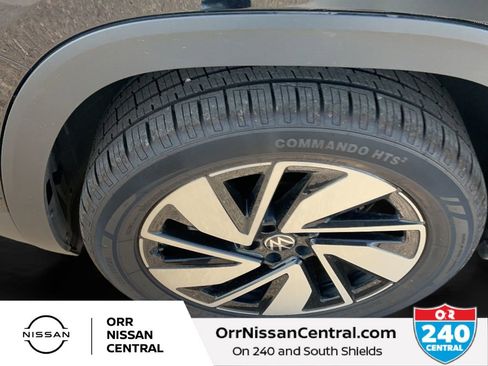 Used 2025 Volkswagen Atlas SE AWD/4WD image 9