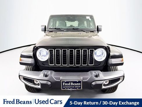 Used 2026 Jeep Wrangler Unlimited Sahara AWD/4WD image 2
