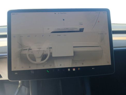 Used 2022 Tesla Model Y Long Range image 22