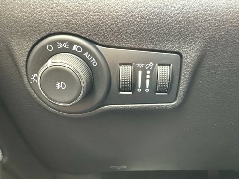 Used 2024 Jeep Compass Latitude AWD/4WD image 30