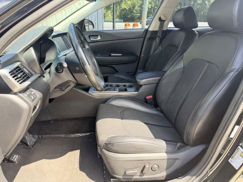 Used 2019 Kia Optima S FWD image 9