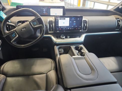 Used 2025 Ford Expedition Max Platinum w/ Stealth Appearance Package image 11