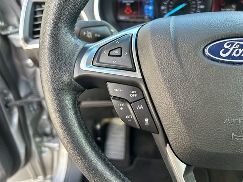 Used 2020 Ford Edge Titanium image 21