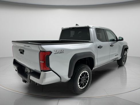 Used 2025 Toyota Tacoma TRD Off-Road AWD/4WD image 5