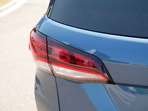 Used 2024 Chevrolet Equinox LT FWD image 17