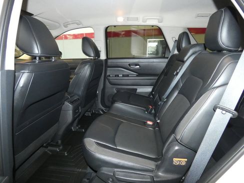 Used 2022 Nissan Pathfinder SL image 22