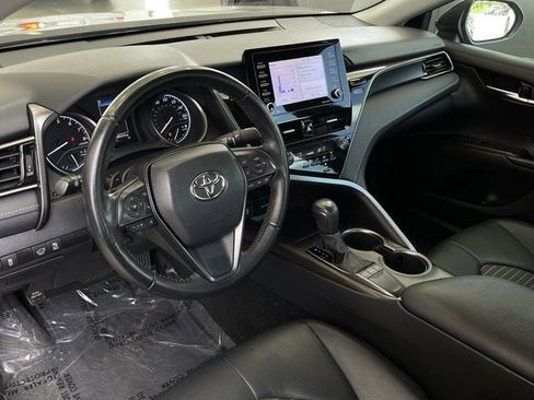 Used 2022 Toyota Camry SE FWD image 11