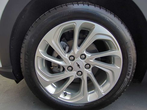 New 2027 Chevrolet Bolt LT w/ Comfort Package FWD image 28