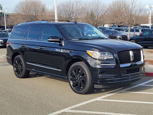 Used 2023 Lincoln Navigator Reserve image 9