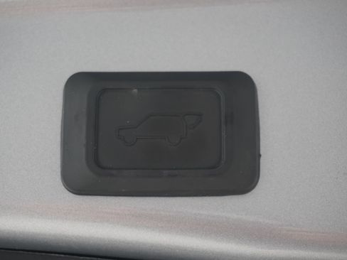 Used 2023 Toyota RAV4 Limited FWD image 31