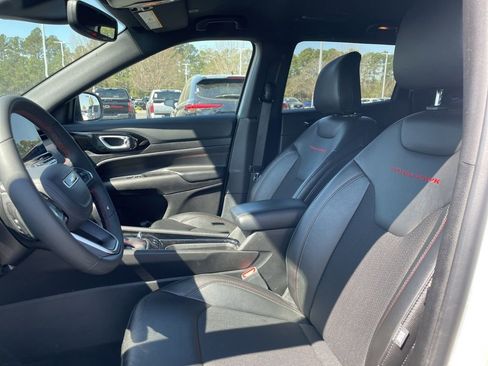 Used 2025 Jeep Compass Trailhawk image 18