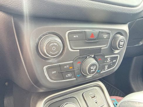 Used 2020 Jeep Compass Latitude w/ Cold Weather Group AWD/4WD image 21
